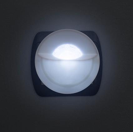 LED noční lampa se světelným senzorem