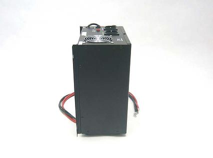Záložný zdroj ZZ44 12V 230V 700W sínusový závesný