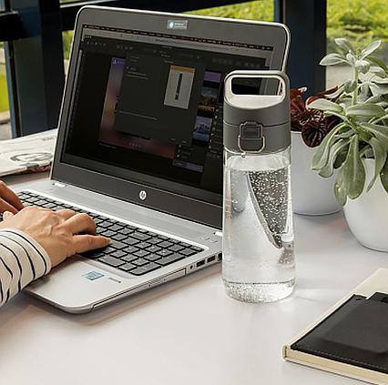 Fľaša na vodu s uzamykateľným viečkom XD Design 600ml transparentná