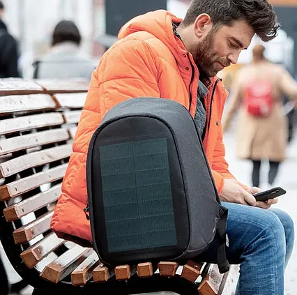 Solárny batoh na notebook a tablet Bobby Tech XD Design čierny
