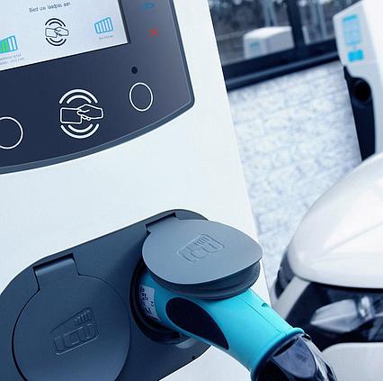 Dvojitá nabíjecí stanice ICU Eve 3 fázová 2 x 22 kW RFID