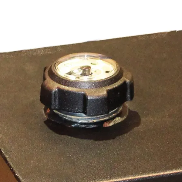Viečko nádrže s mechanickým palivomerom pre nádrž paliva MEDVED 34 a 50 litrov.